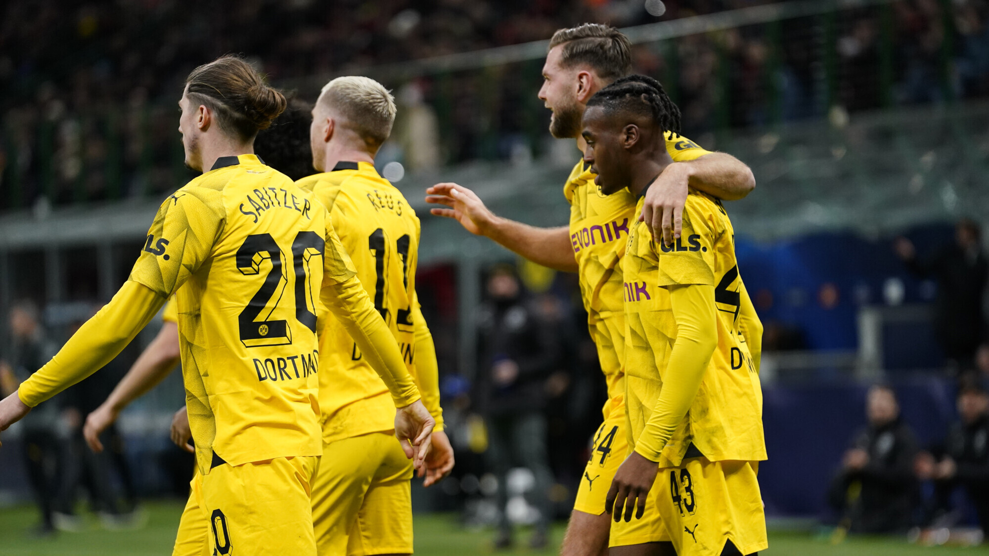 Аугсбург — Боруссия Д прогноз (КФ 1,98) и ставки 16 декабря на матч  Бундеслиги